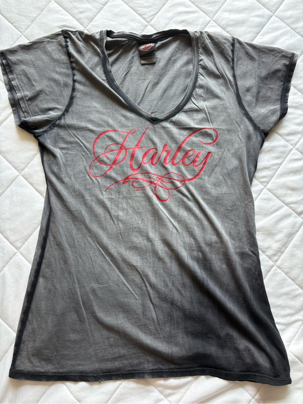 Vintage Y2K Harley-Davidson Gray Pink Graphic V-Neck Tee